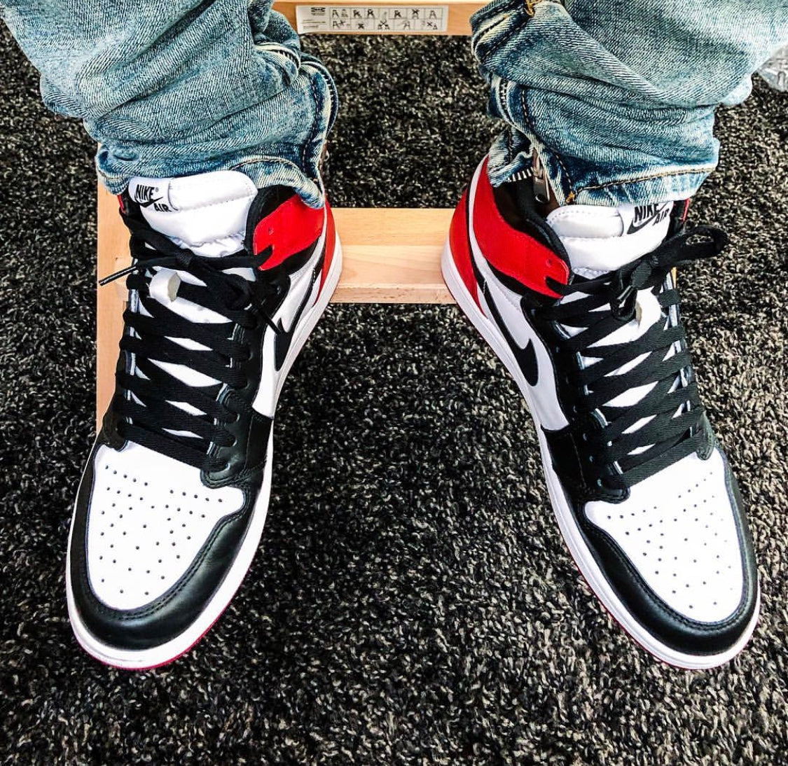 EI -AJ1 black toe