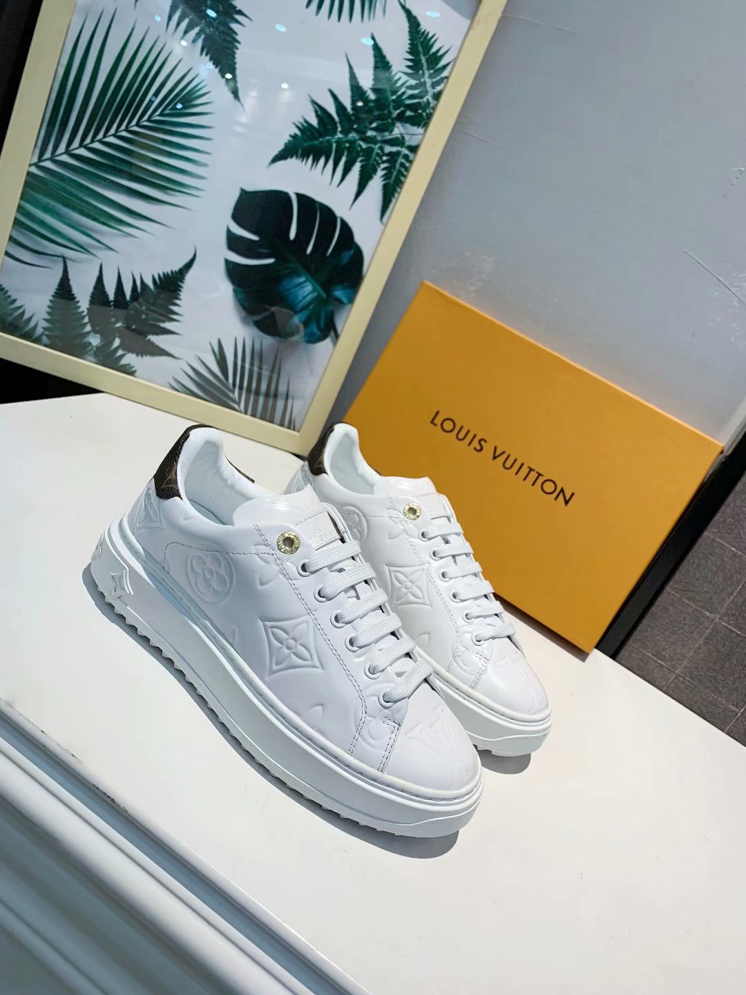 EI -New Arrival Luv Sneaker 219