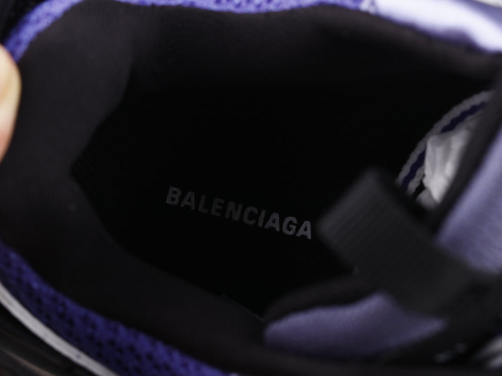 EI -Bla Track Three Generations Sneaker