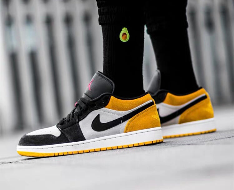 EI -AJ1 black and yellow toes