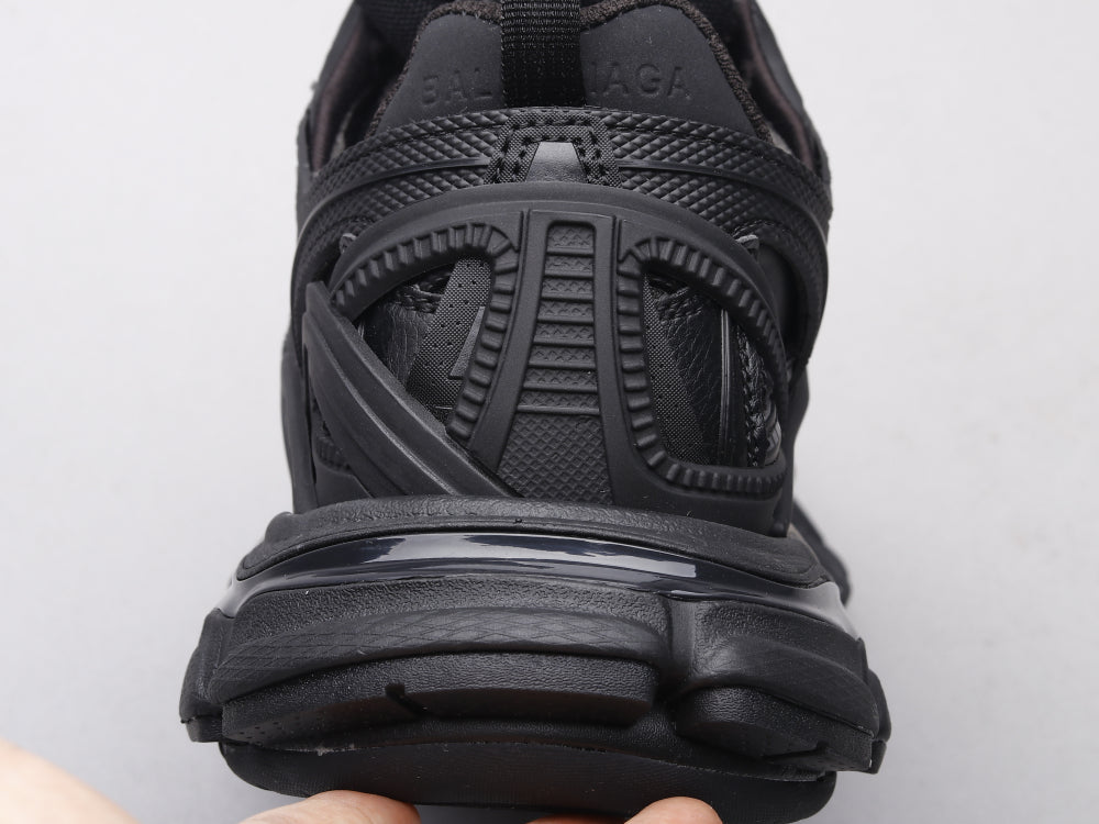 EI -Bla Track Hollow Black Sneaker