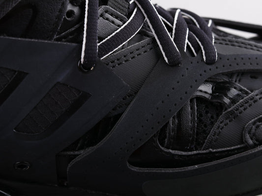 EI -Bla Track Three Generations Black Sneaker