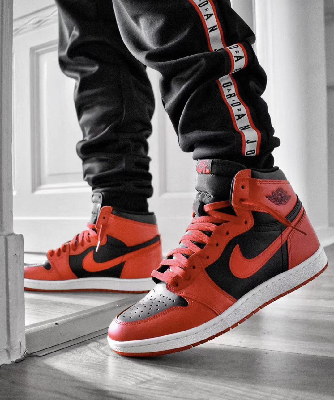 EI -AJ1 Invert black and red