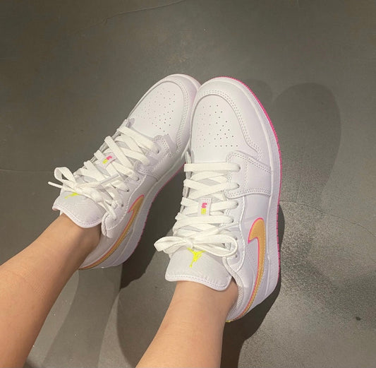 EI -AJ1 White and yellow powder candy