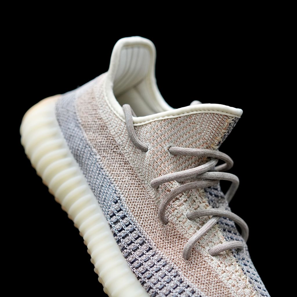 EI -Yzy 350 V2 Ash Pearl Sneaker