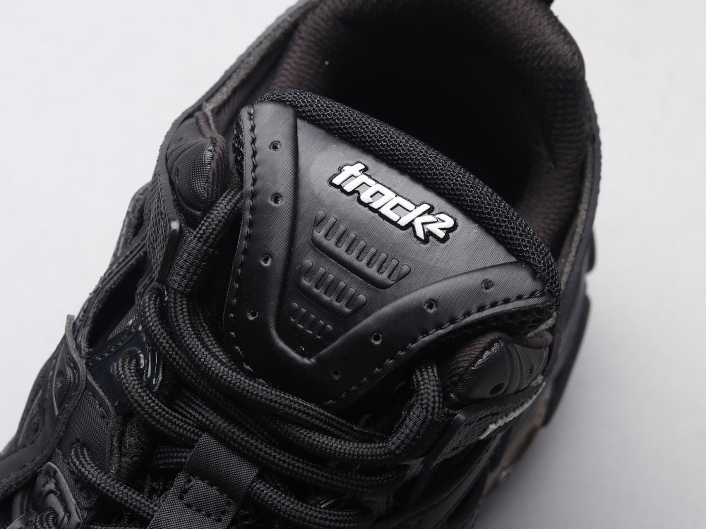 EI -Bla Track Hollow Black Sneaker