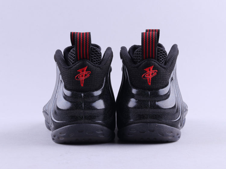 EI -NKE Hardaway Foam black red spray