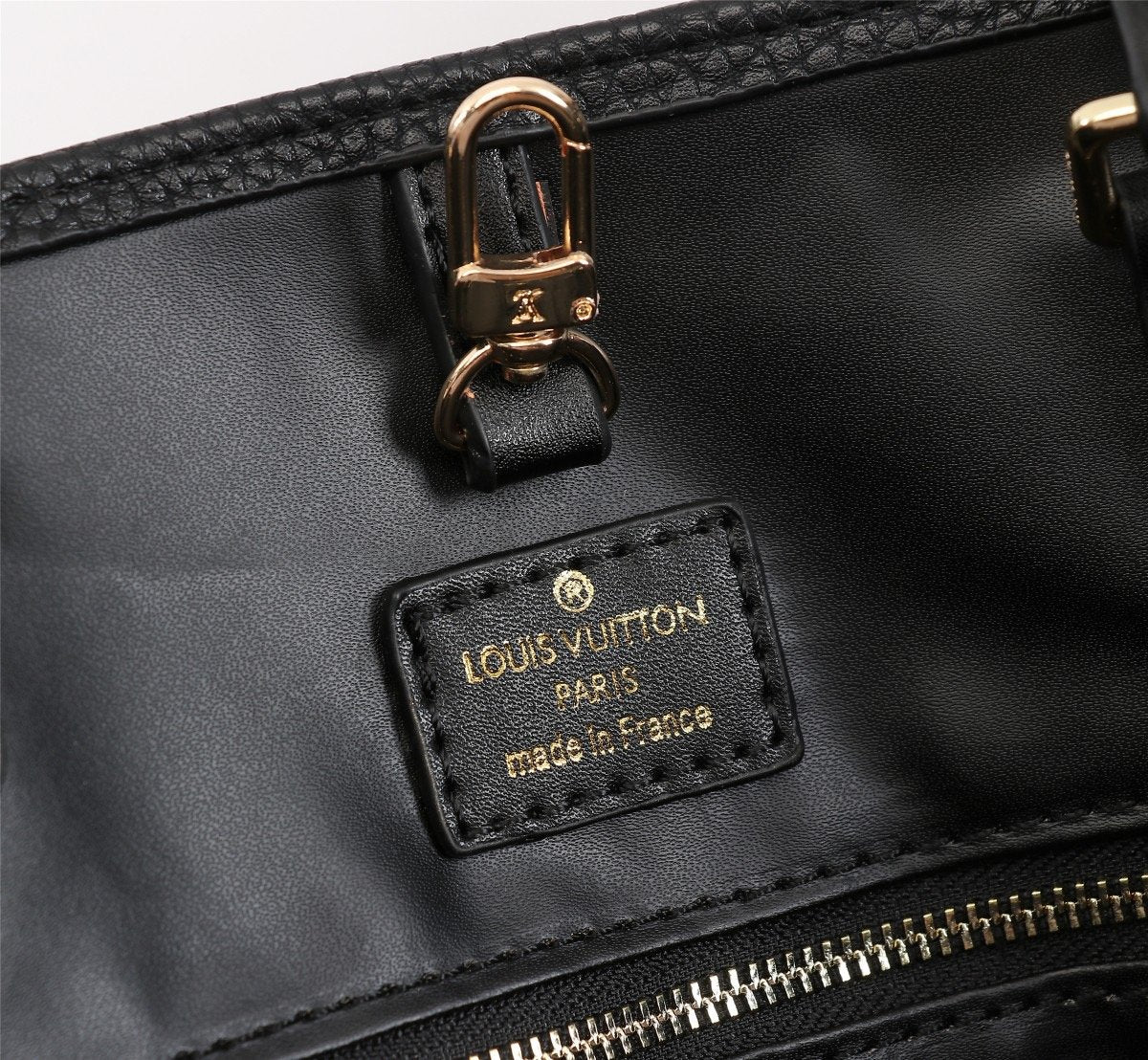 EI - Top Handbags LUV 296