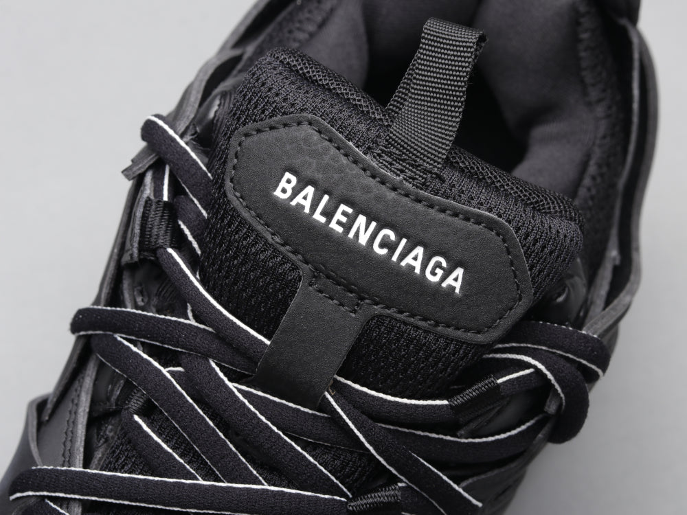 EI -Bla Track Generation DV Sneaker