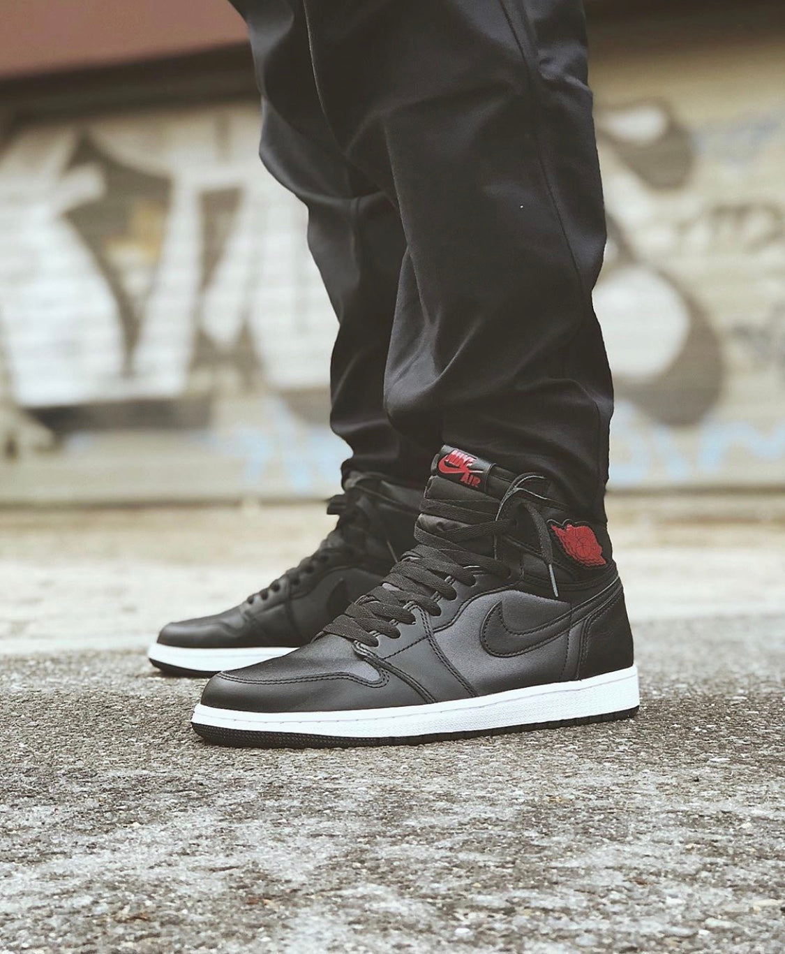 EI -AJ1 black and red silk