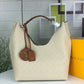 EI - Top Handbags LUV 050