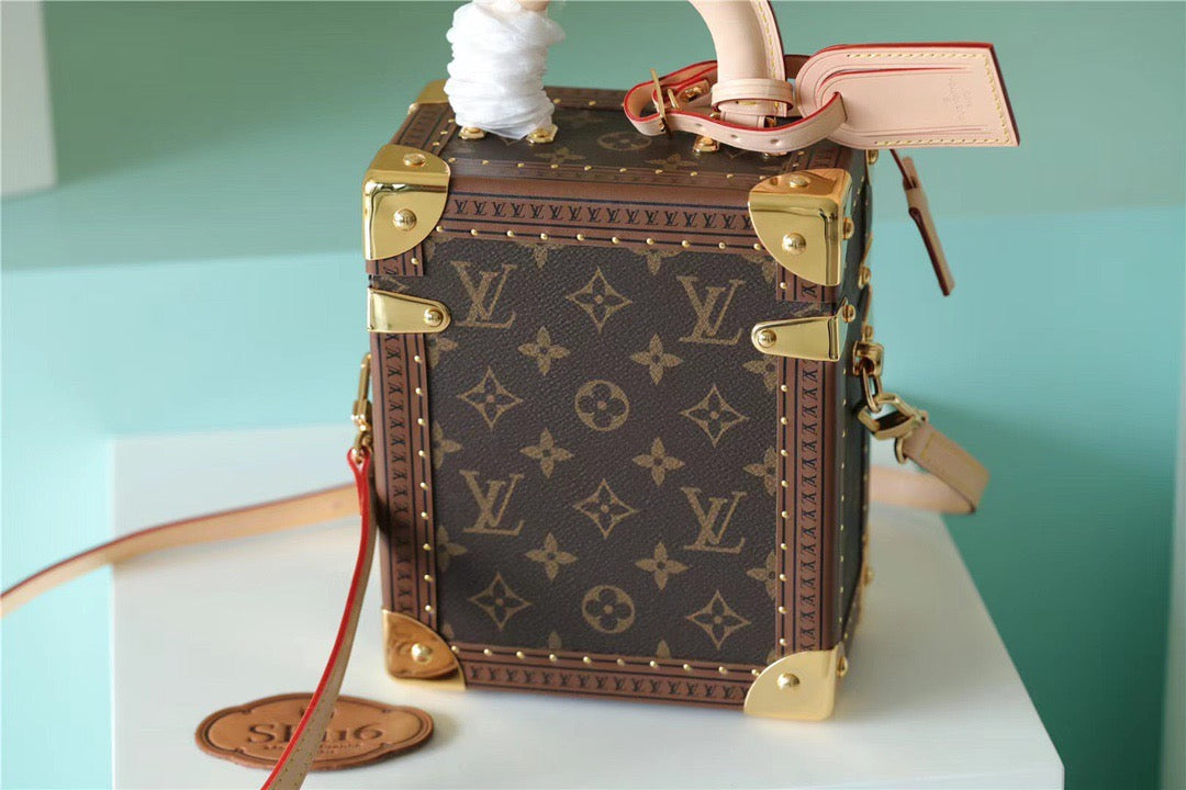 LV Camera Box Monogram Canvas By Nicolas Ghesquiere For Women,  Shoulder And Crossbody Bags 21.5cm/8.5in LV 