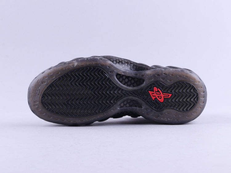 EI -NKE Hardaway Foam black red spray