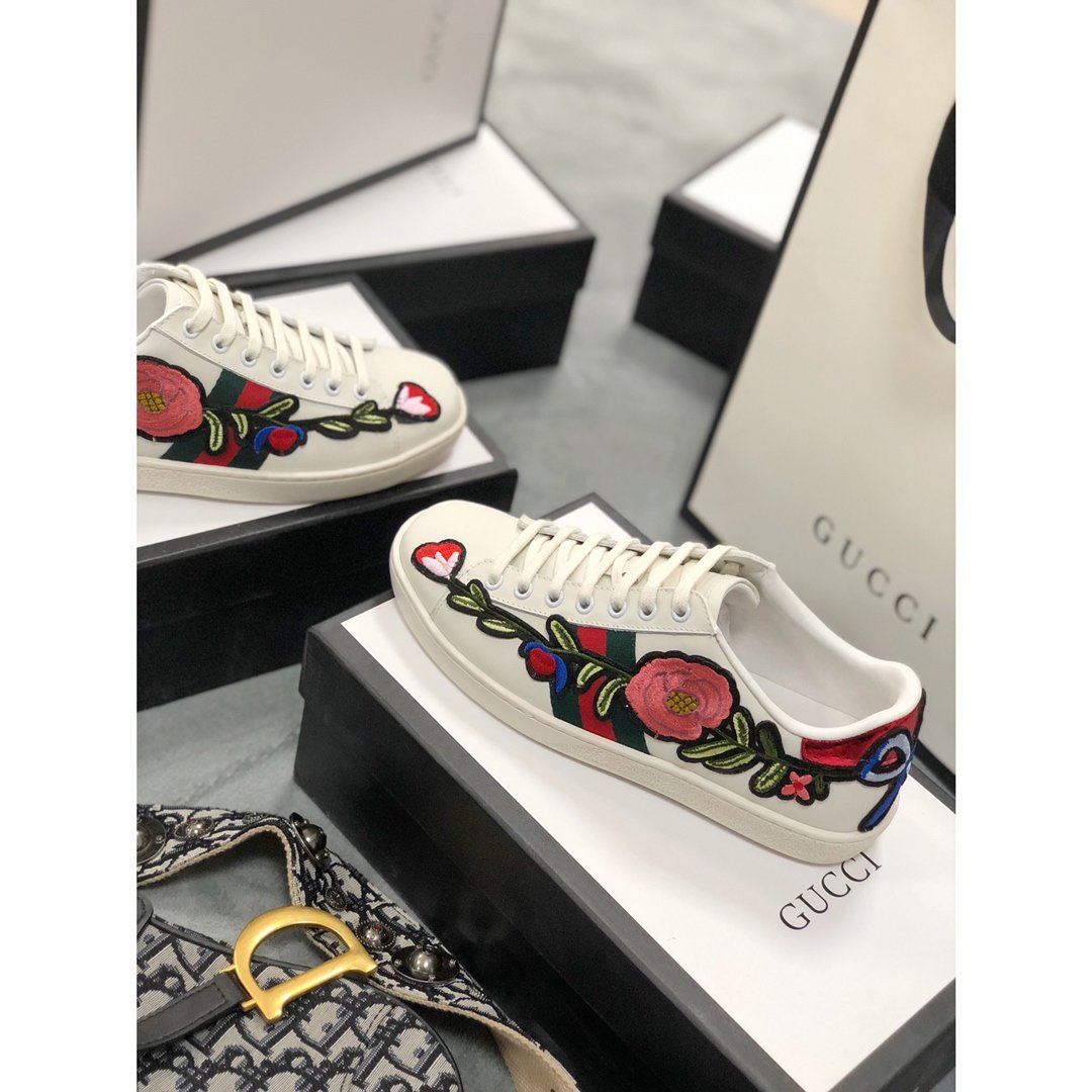 EI - GCI Ace Embroidered 'Floral Sneaker 081