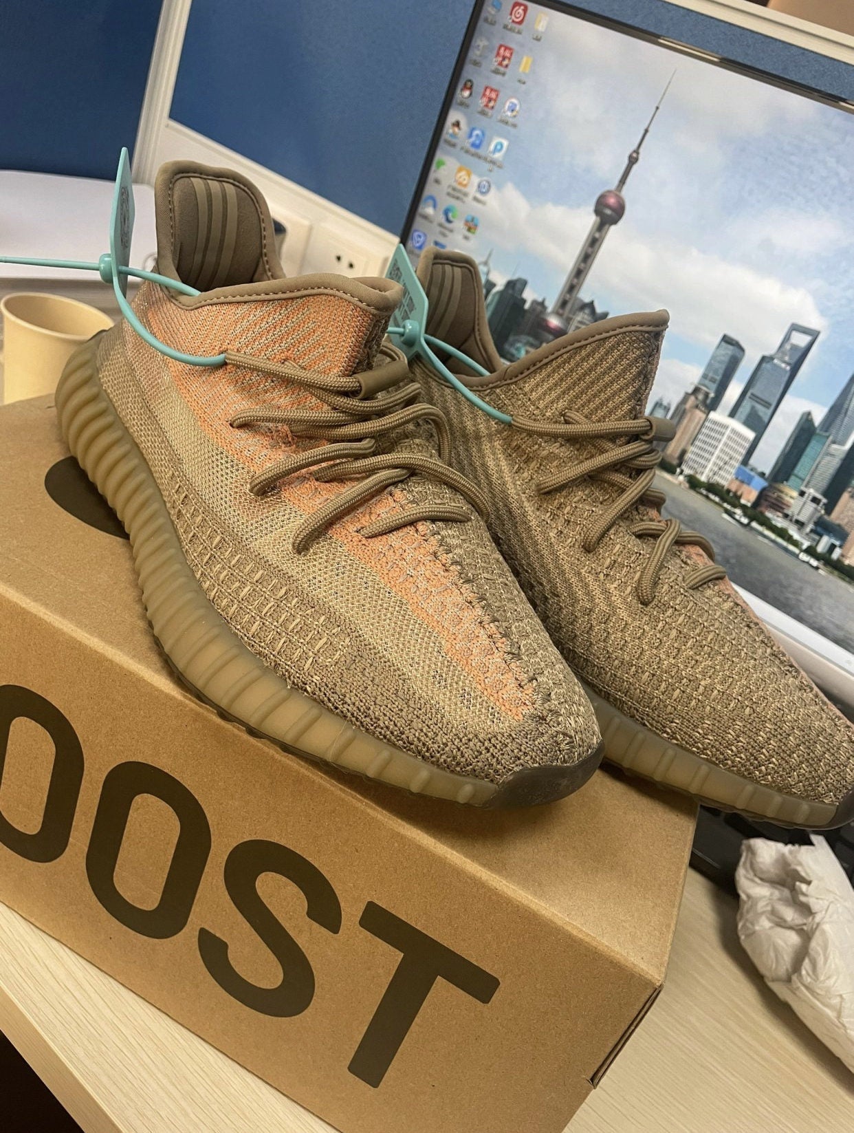 EI -Yzy 350 Dirty Orange Angel Sneaker