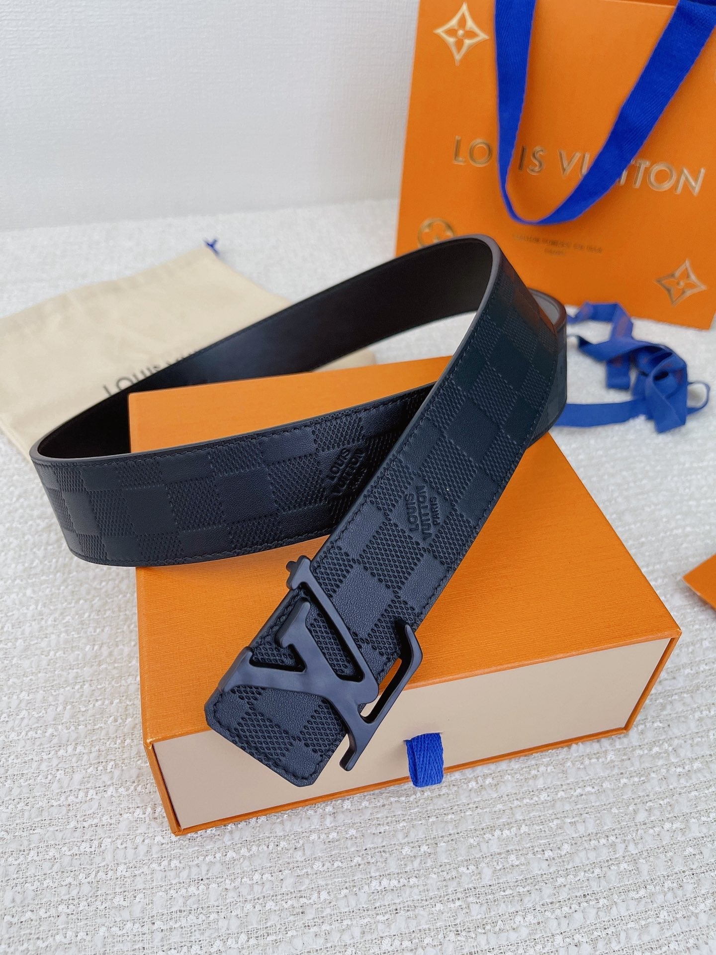 EI - Top  LUV  BELTS 034