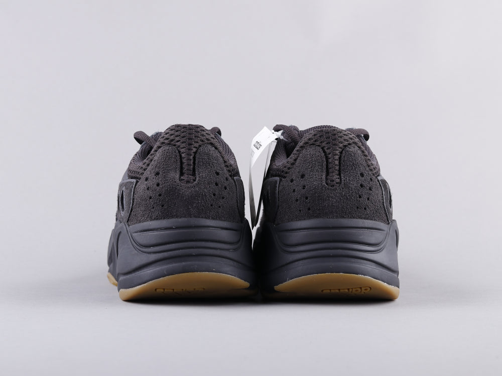 EI -Yzy 700 Raw Rubber Black Sneaker