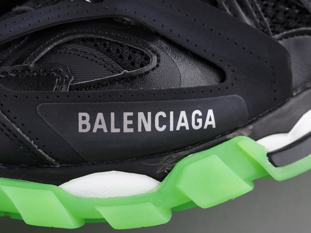 EI -Bla Track Three Generations Black Sneaker