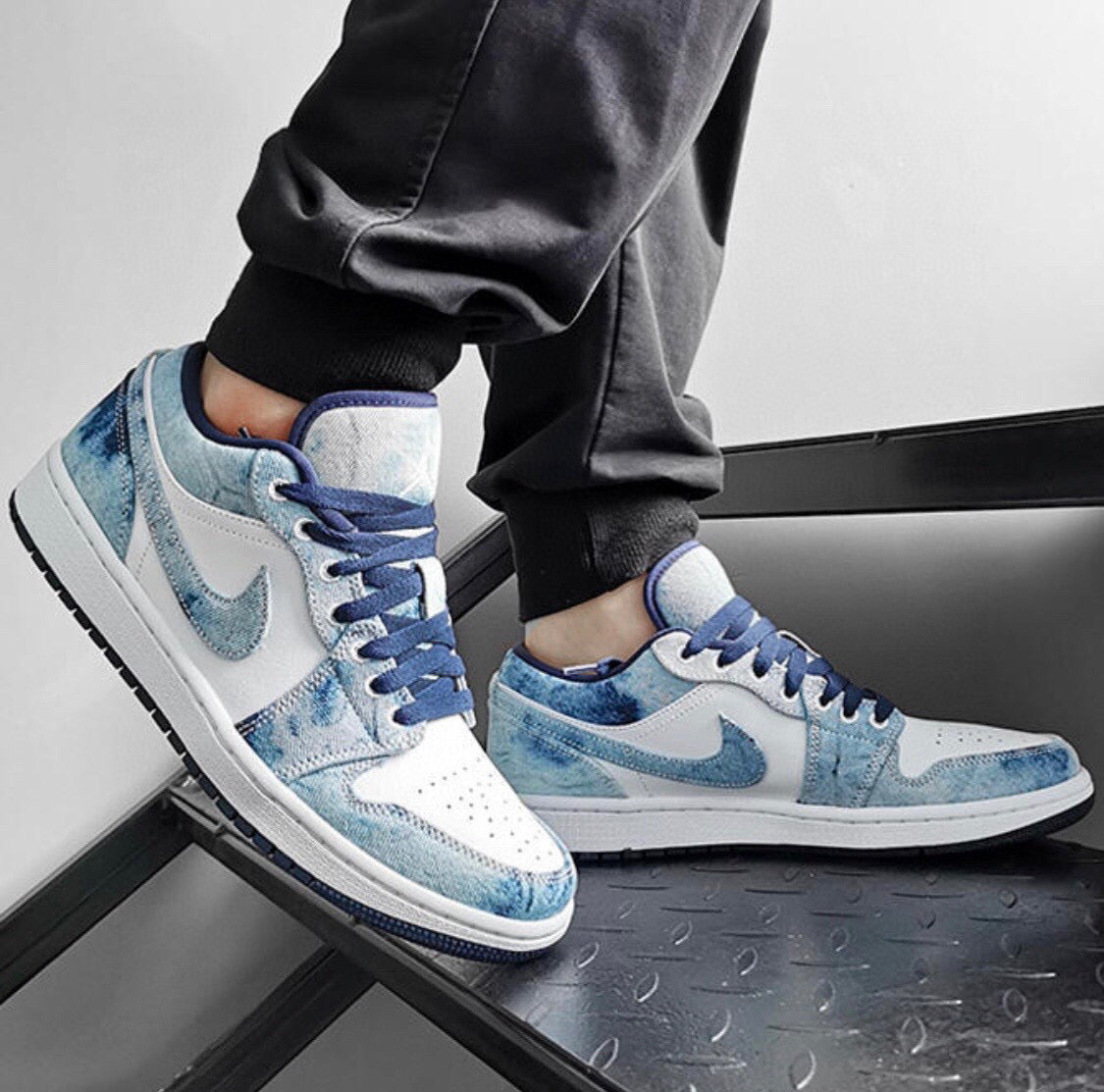 EI -AJ1 Low Washed Denim