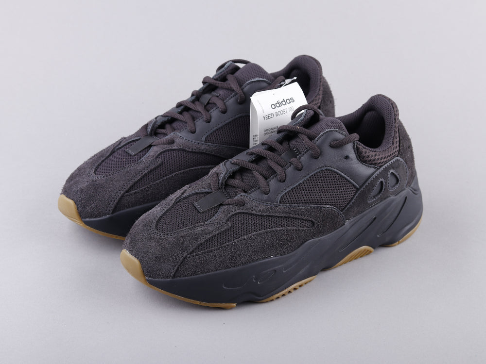 EI -Yzy 700 Raw Rubber Black Sneaker