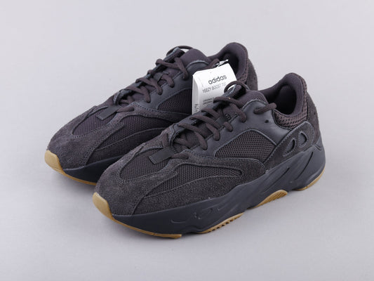 EI -Yzy 700 Raw Rubber Black Sneaker