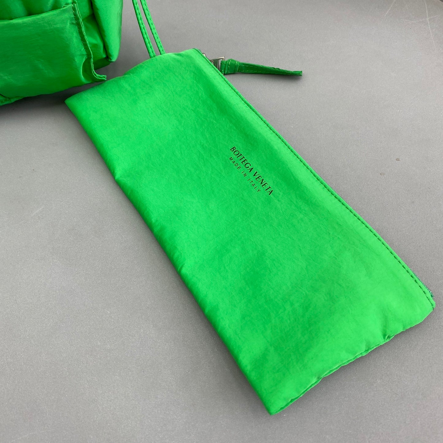 BV Padded Tech Cassette Bag For Women 11.8in/30cm In Green 628951VBO813724