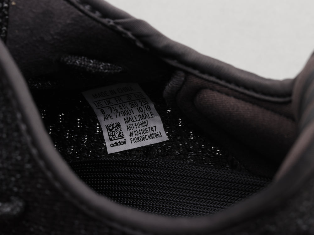 EI -Yzy 350 Black Starry Sneaker