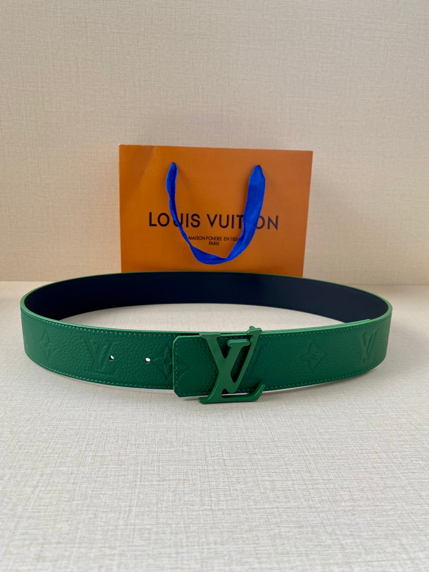 EI - Top  LUV  BELTS 022