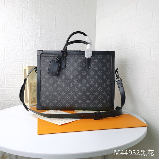 EI - Top Handbags LUV 195