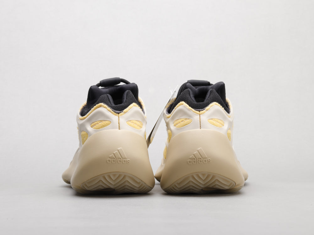 EI -Yzy 700 Beige Srphym Sneaker