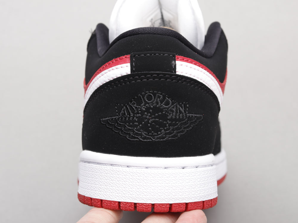 EI -AJ1 Chicago black and white red