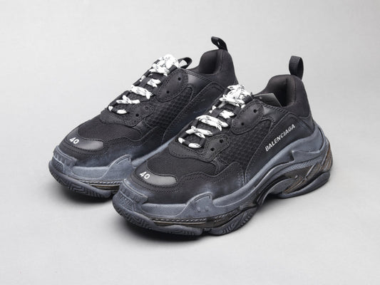 EI -Bla Triple S Air Cushion Black Sneaker