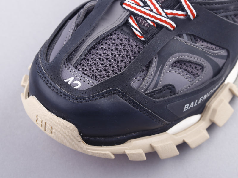 EI -Bla Track Three Generations Sneaker