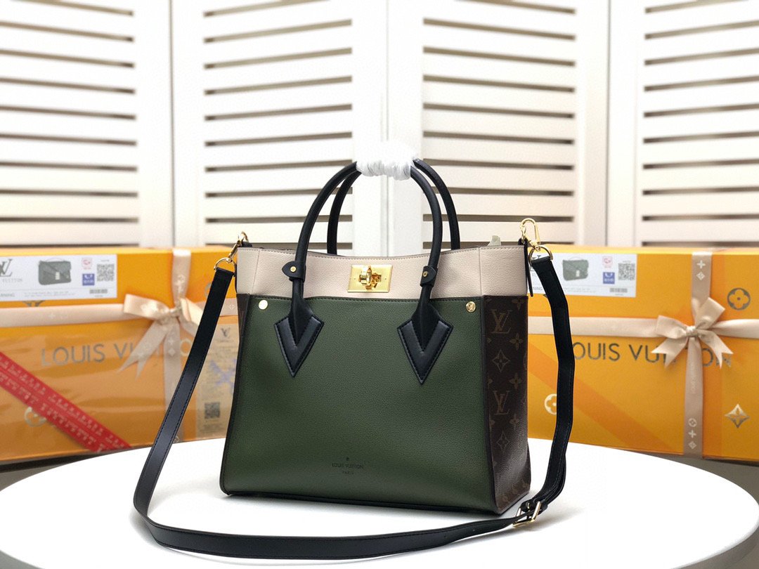 EI - Top Handbags LUV 043