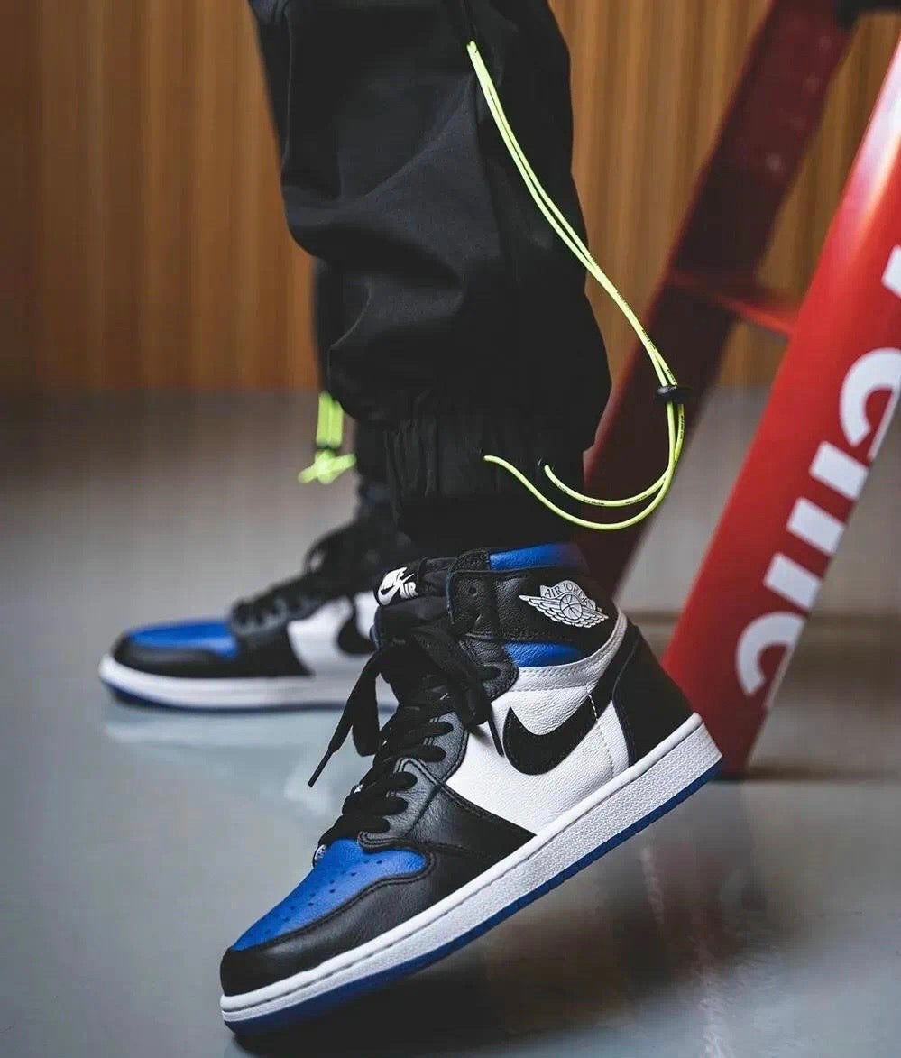 EI -AJ1 black and blue toe