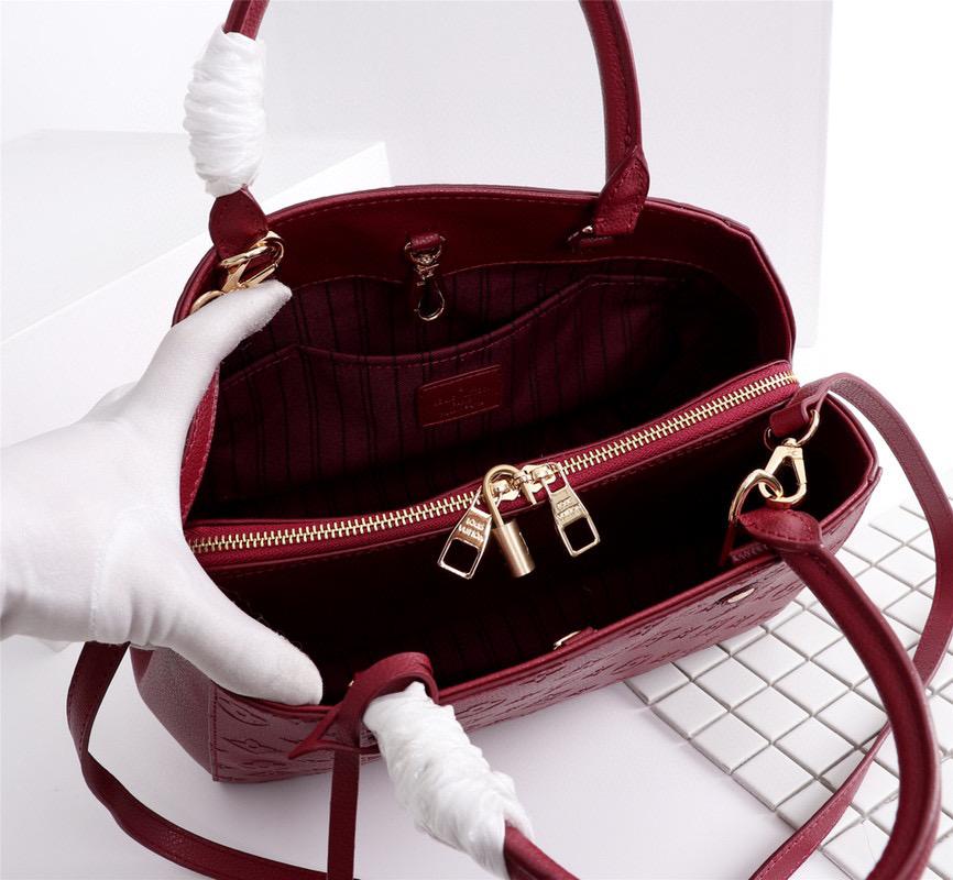 EI - Top Handbags LUV 040