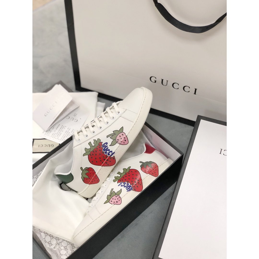 EI - GCI ACE STRAWBERRY MIRROR Sneaker 085