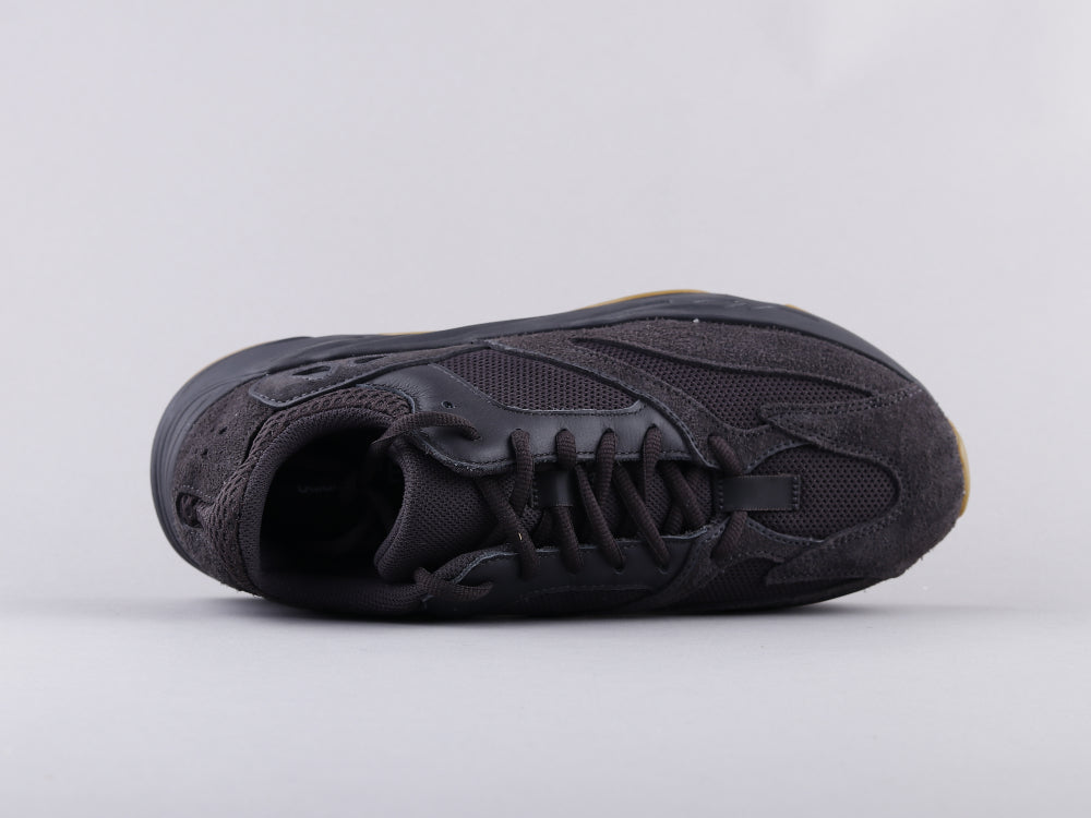 EI -Yzy 700 Raw Rubber Black Sneaker