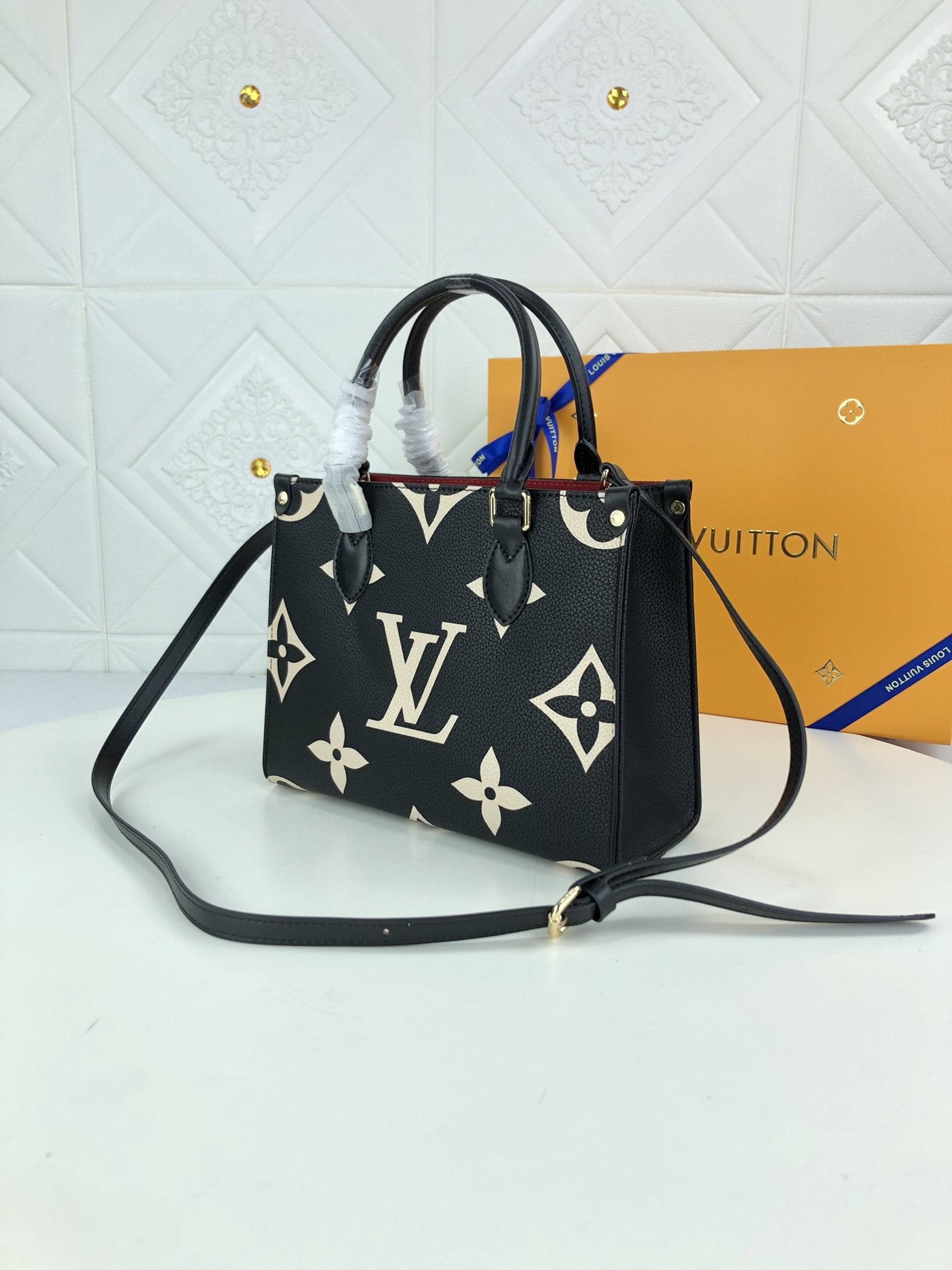 EI - Top Handbags LUV 106