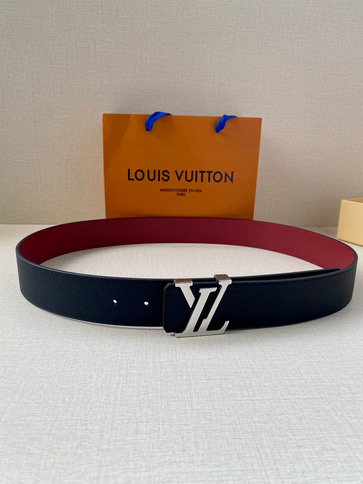 EI - Top  LUV  BELTS 017