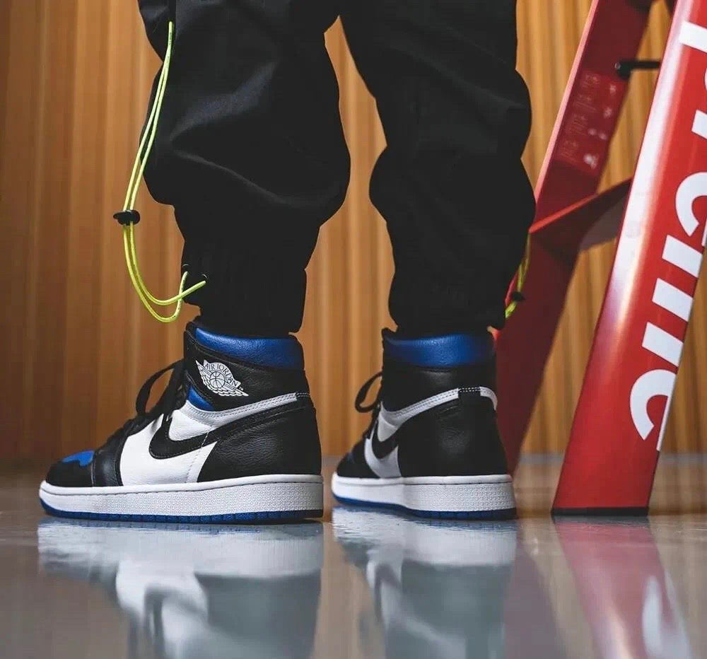 EI -AJ1 black and blue toe