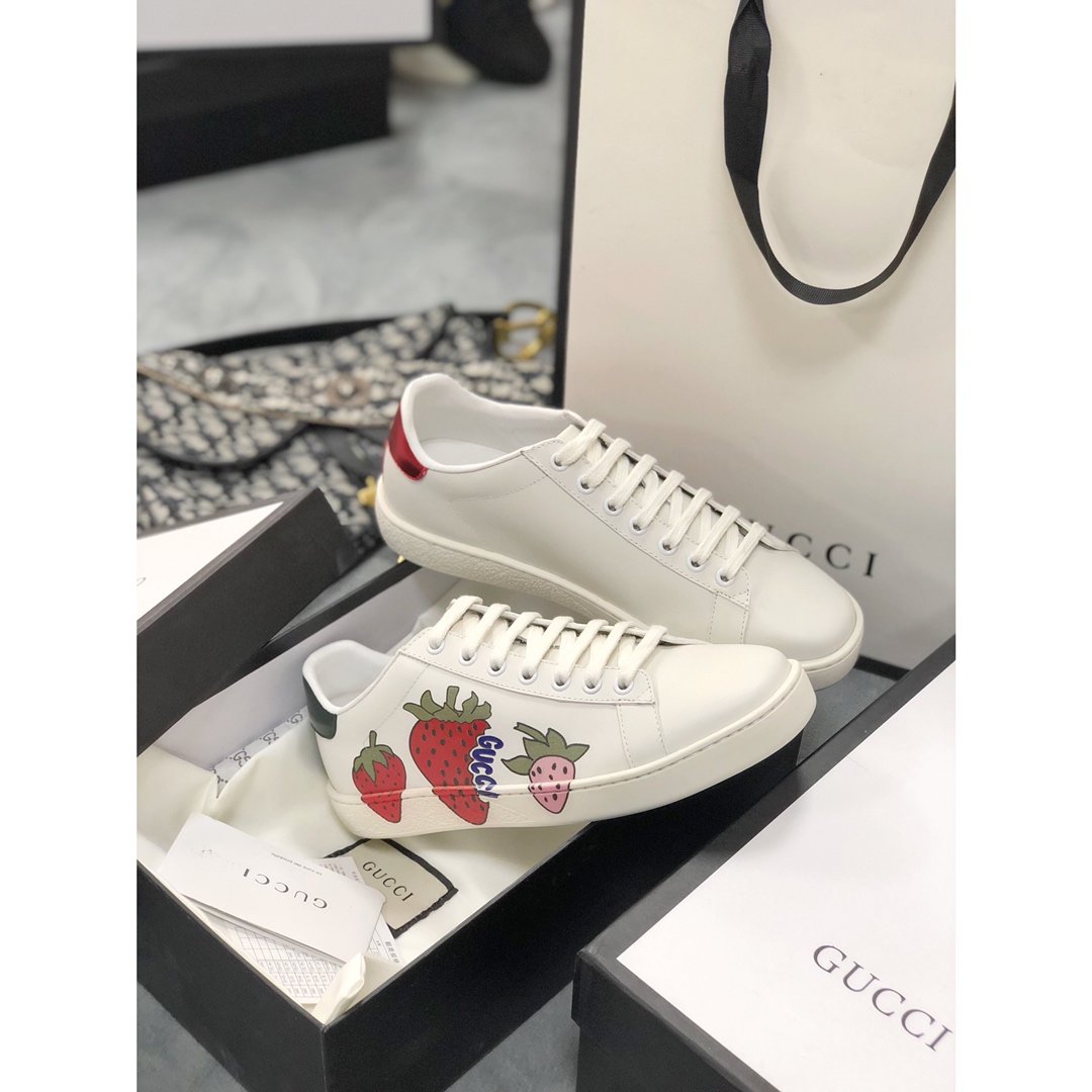 EI - GCI ACE STRAWBERRY MIRROR Sneaker 085