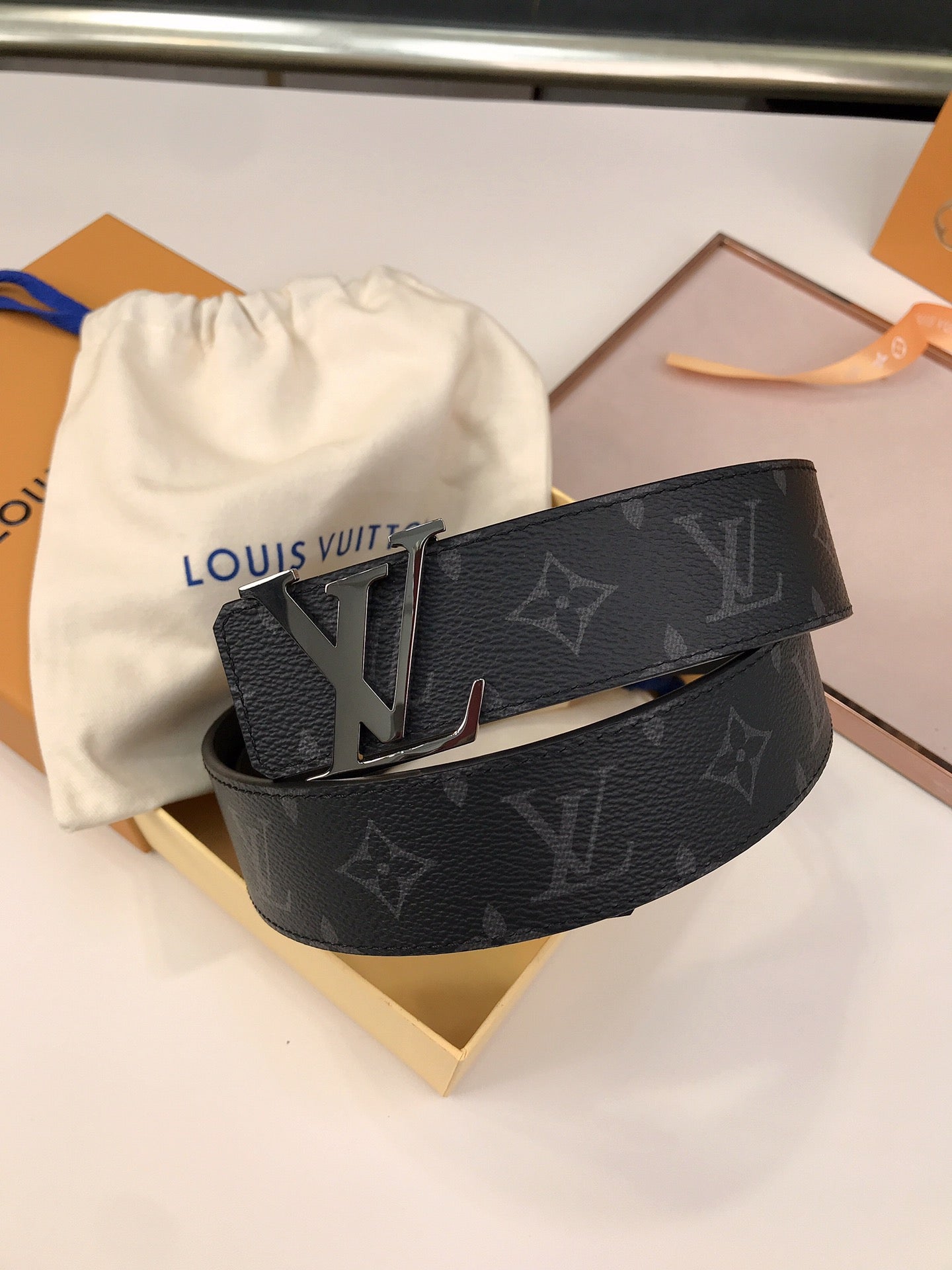 EI - Top  LUV  BELTS 003