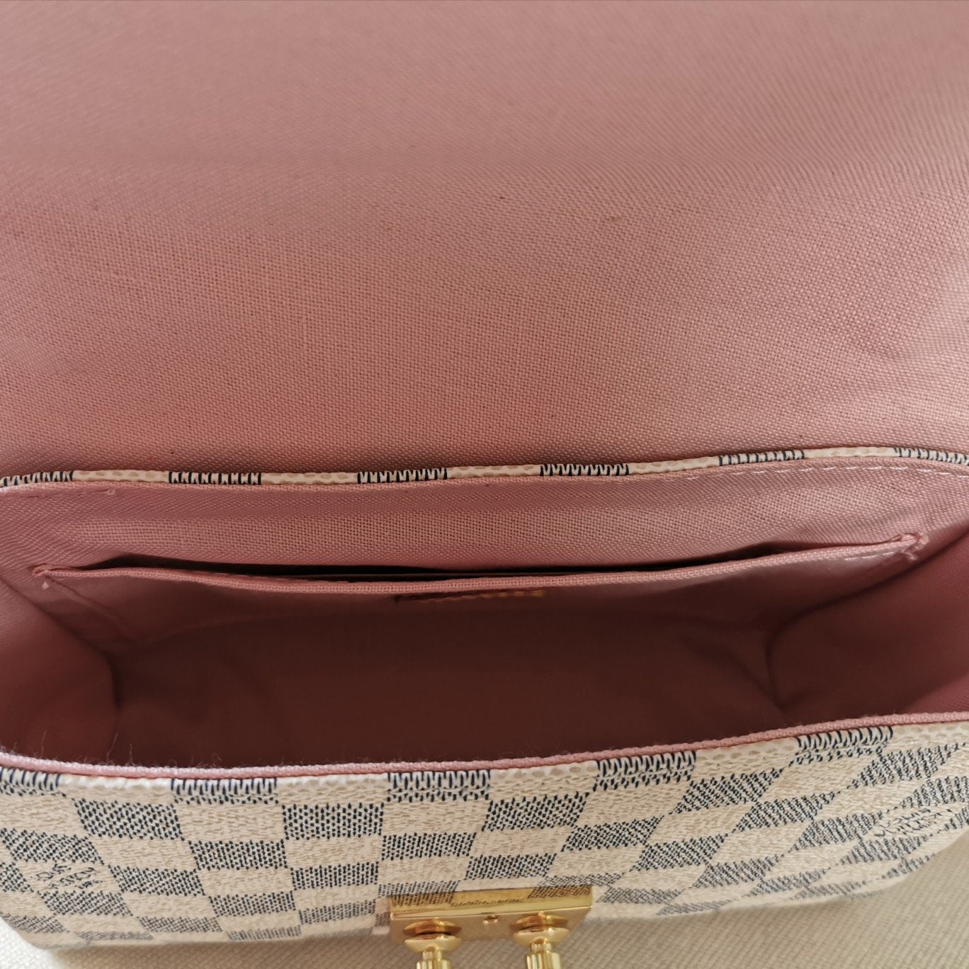 EI - Top Handbags LUV 253