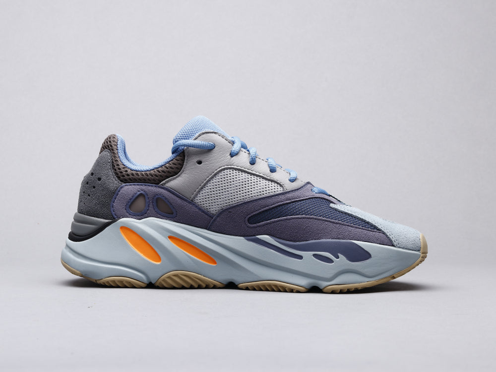 EI -Yzy 700 Carbon Blue Sneaker