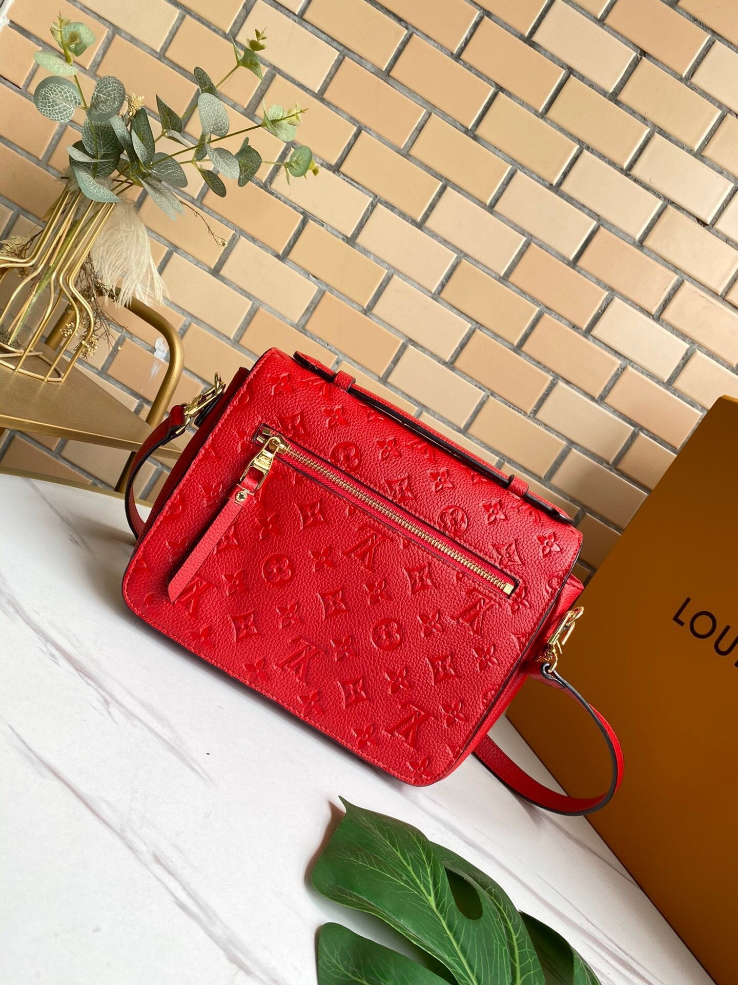 EI - Top Handbags LUV 125