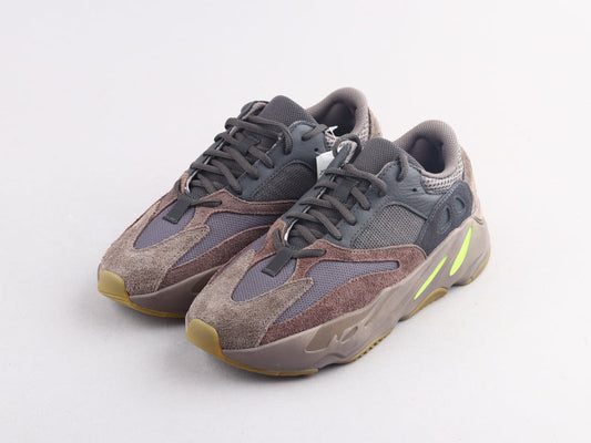 EI -Yzy 700 Mauve Sneaker