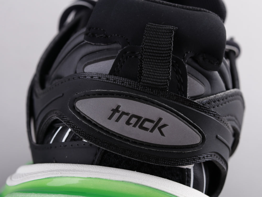 EI -Bla Track Three Generations Black Sneaker