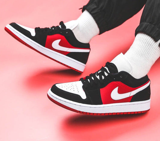 EI -AJ1 Low Bull Chicago Ladies