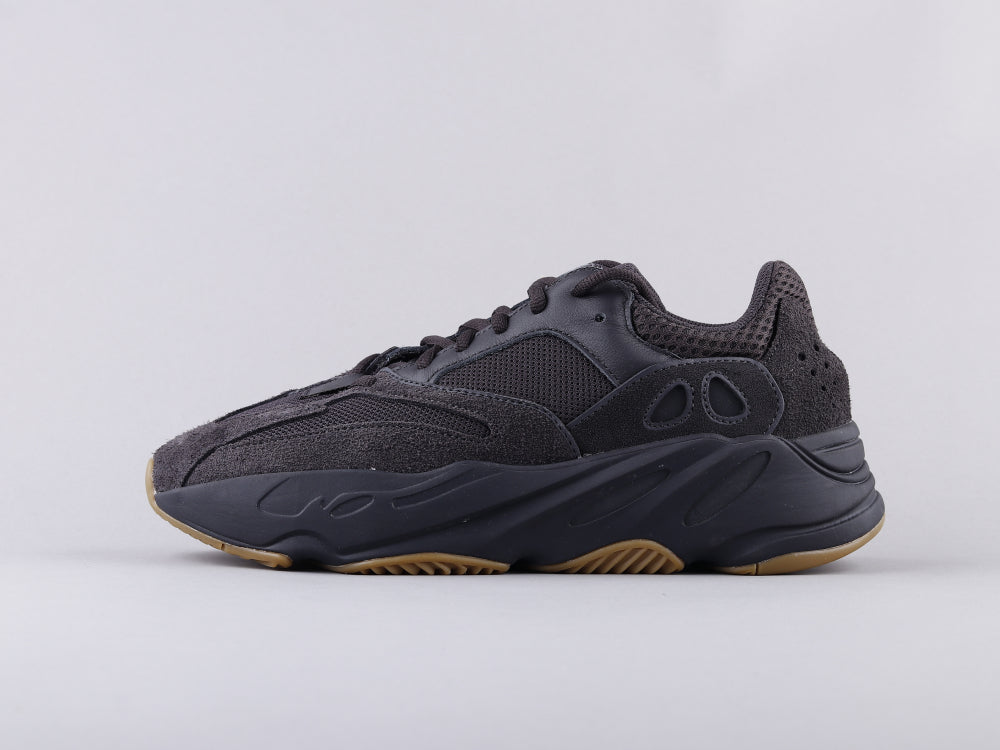 EI -Yzy 700 Raw Rubber Black Sneaker